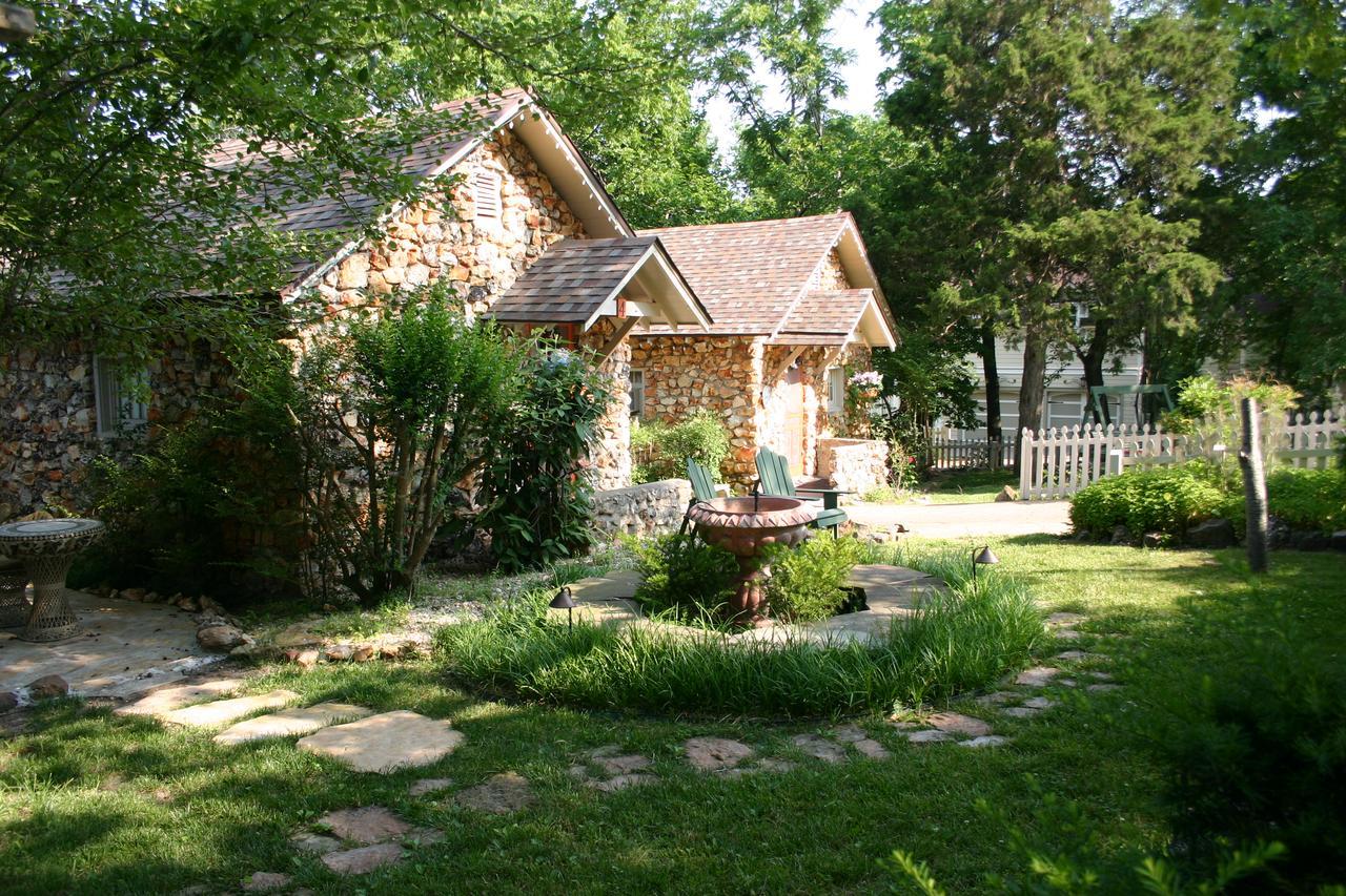 Rock Cottage Gardens B&B Юрика Спрингс Экстерьер фото